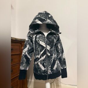 Lululemon Scuba Hoodie III Size 8 color Static Mist White Black / Black